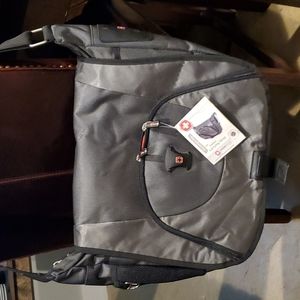 NEW SWISSGEAR Messenger bag -NEW WITH Tags Attached FINAL PRICE. CLOSET CLOSING